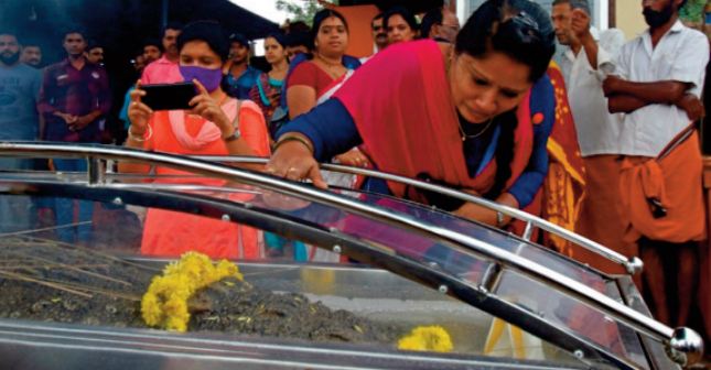 Funérailles religieuses pour un “divin ” crocodile “ végétarien ” Funérailles religieuses pour un “divin ” crocodile “ végétarien ”