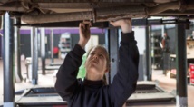 Un garage au féminin pour des clientes lassées du machisme Un garage au féminin pour des clientes lassées du machisme