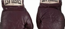Les gants de boxe de Mohamed Ali lors du “Combat du Siècle” aux enchères Les gants de boxe de Mohamed Ali lors du “Combat du Siècle” aux enchères