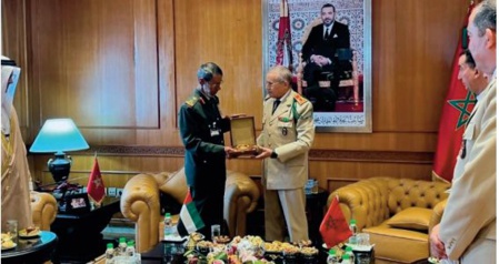 Le chef d'état-major des forces armées émiraties reçu par le ministre délégué chargé de l'Administration de la défense nationale et par le général de corps d’ armée, inspecteur général des FAR