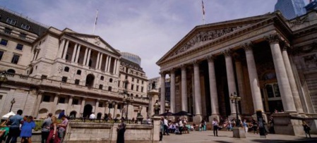 Nouveaux voyants économiques au rouge dans un Royaume-Uni en crise politico-financière Nouveaux voyants économiques au rouge dans un Royaume-Uni en crise politico-financière