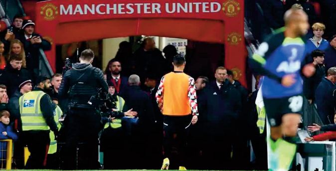 Ronaldo exclu du groupe de MU Ronaldo exclu du groupe de MU