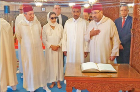 Driss Lachguar signe dans le Livre d’or du Mausolée Mohammed V Driss Lachguar signe dans le Livre d’or du Mausolée Mohammed V