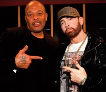 Dr. Dre intronise Eminem au Rock & Roll Hall of Fame Dr. Dre intronise Eminem au Rock & Roll Hall of Fame