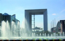 La Grande Arche de la Défense en piteux état La Grande Arche de la Défense en piteux état