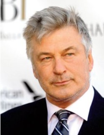 Alec Baldwin poursuit l’équipe du film “Rust” pour négligence Alec Baldwin poursuit l’équipe du film “Rust” pour négligence