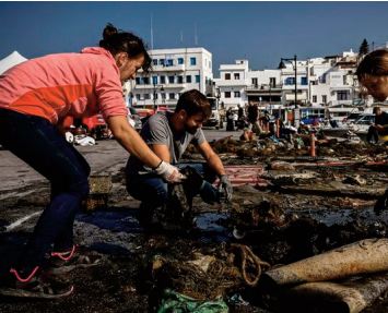 En mer Egée, des pneus, des chaises, des téléphones extirpés des fonds marins En mer Egée, des pneus, des chaises, des téléphones extirpés des fonds marins