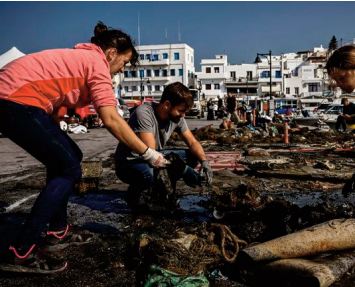 En mer Egée, des pneus, des chaises, des téléphones extirpés des fonds marins