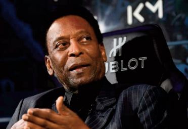 Pelé, hospitalisé, se sent fort, et plein d'espoir