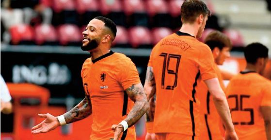 Depay dans le rythme, les Pays-Bas en profitent