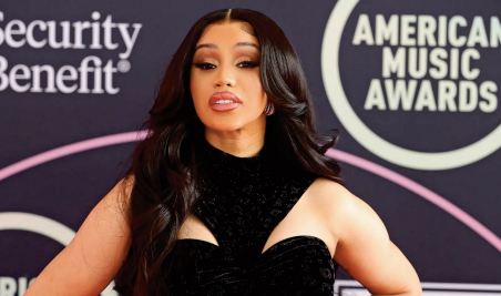 Cardi B conseille à ses fans de ne pas se lancer dans la chirurgie esthétique sans faire de recherches