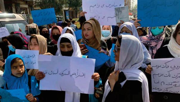 Les talibans interdisent aux filles d'accéder à l'université Les talibans interdisent aux filles d'accéder à l'université