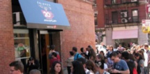 Le café de la série “Friends” pris d’assaut à New York Le café de la série “Friends” pris d’assaut à New York
