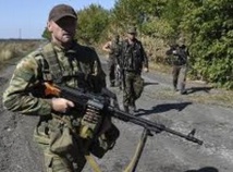 Les rebelles pro-russes annoncent le retrait de leur artillerie du front Les rebelles pro-russes annoncent le retrait de leur artillerie du front
