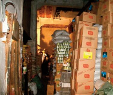 Plus de 11 tonnes de produits alimentaires saisis dans un entrepôt non autorisé à Rabat Plus de 11 tonnes de produits alimentaires saisis dans un entrepôt non autorisé à Rabat