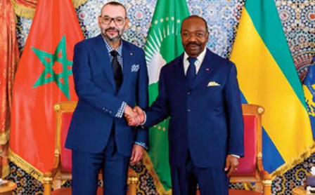 S.M le Roi s'entretient avec le Président Ali Bongo Ondimba et remet un don de fertilisants au profit d'agriculteurs gabonais