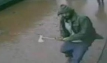 Un homme attaque des policiers à la hache à New York Un homme attaque des policiers à la hache à New York