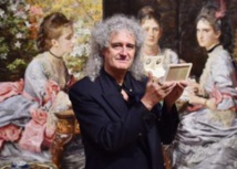 Brian May ouvre une exposition sur des cartes en 3D Brian May ouvre une exposition sur des cartes en 3D