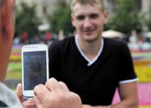 Les hackers ciblent de plus en plus les smartphones et leurs informations bancaires Les hackers ciblent de plus en plus les smartphones et leurs informations bancaires