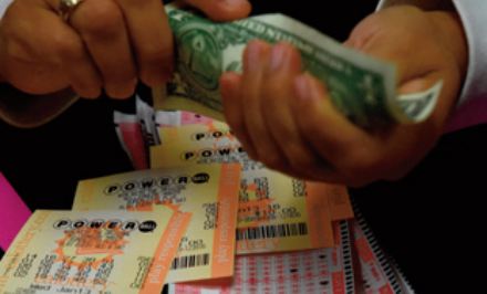 Il achète une villa avec son jackpot à la loterie et devient le voisin des stars Il achète une villa avec son jackpot à la loterie et devient le voisin des stars