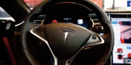 Il déverrouille une Tesla puis la conduit… avant de se rendre compte que ce n’est pas la sienne