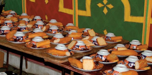 La Garde Royale organise la distribution de repas du “Ftour ” au profit de familles nécessiteuses dans plusieurs villes du Royaume