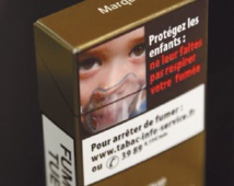 Paquet de cigarettes neutre : les fumeurs australiens rapidement convaincus Paquet de cigarettes neutre : les fumeurs australiens rapidement convaincus