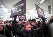 Des milliers de New-Yorkais manifestent contre les violences policières Des milliers de New-Yorkais manifestent contre les violences policières