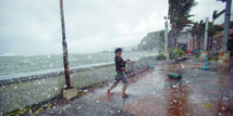 Le typhon Hagupit balaye les Philippines Le typhon Hagupit balaye les Philippines