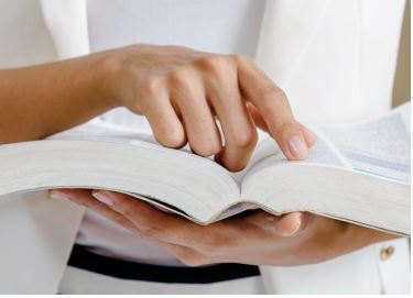 “Métavers” et “infonuagique” entrent dans le dictionnaire Le Robert “Métavers” et “infonuagique” entrent dans le dictionnaire Le Robert