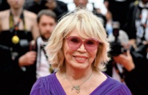 Amanda Lear révèle combien lui a rapporté la pub Chanel qui a utilisé sa chanson Follow Me Amanda Lear révèle combien lui a rapporté la pub Chanel qui a utilisé sa chanson Follow Me