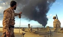 Bombardement d'un pétrolier à Derna en Libye Bombardement d'un pétrolier à Derna en Libye