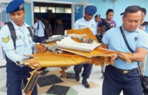 La recherche des boîtes noires de l'Airbus d'AirAsia se poursuit La recherche des boîtes noires de l'Airbus d'AirAsia se poursuit