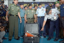 L’une des boîtes noires de l’avion d’AirAsia récupérée L’une des boîtes noires de l’avion d’AirAsia récupérée