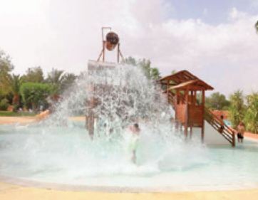 A Marrakech, les piscines et sites touristiques pris d'assaut par les visiteurs