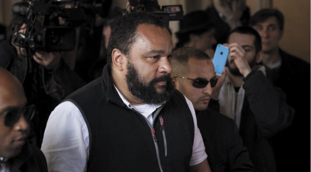 Dieudonné annonce sa retraite et se marre pendant son procès Dieudonné annonce sa retraite et se marre pendant son procès