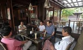 ​En Birmanie, la classe moyenne émergente investit les cafés tendances