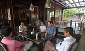 En Birmanie, la classe moyenne émergente investit les cafés tendances En Birmanie, la classe moyenne émergente investit les cafés tendances