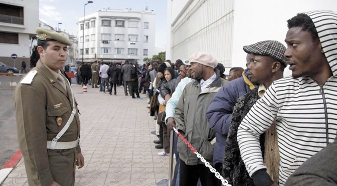 Les ONG dénoncent une politique migratoire à deux vitesses Les ONG dénoncent une politique migratoire à deux vitesses
