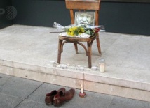Le fils du dernier cireur de chaussures de Sarajevo prolonge la vie d'un métier mourant Le fils du dernier cireur de chaussures de Sarajevo prolonge la vie d'un métier mourant
