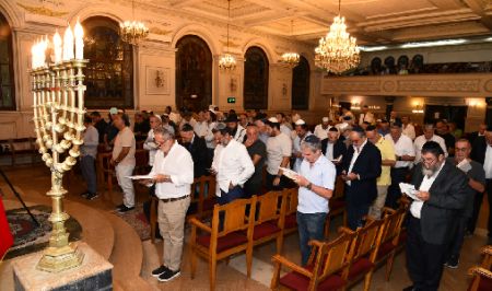 La communauté juive marocaine prie pour le repos de l'âme des victimes La communauté juive marocaine prie pour le repos de l'âme des victimes
