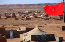 Le drapeau marocain hissé sur les camps de Tindouf Le drapeau marocain hissé sur les camps de Tindouf