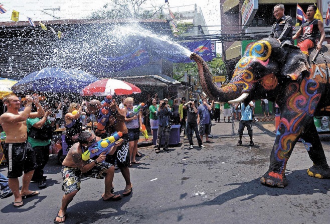 Les festivals à voir une fois dans sa vie : Festival de l’eau de Songkran (Thaïlande) Les festivals à voir une fois dans sa vie : Festival de l’eau de Songkran (Thaïlande)