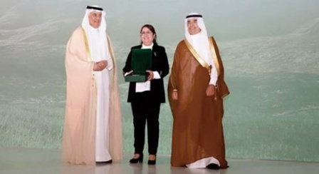 Hasna Kejji, lauréate du Prix du Royaume d'Arabie Saoudite pour la gestion environnementale Hasna Kejji, lauréate du Prix du Royaume d'Arabie Saoudite pour la gestion environnementale