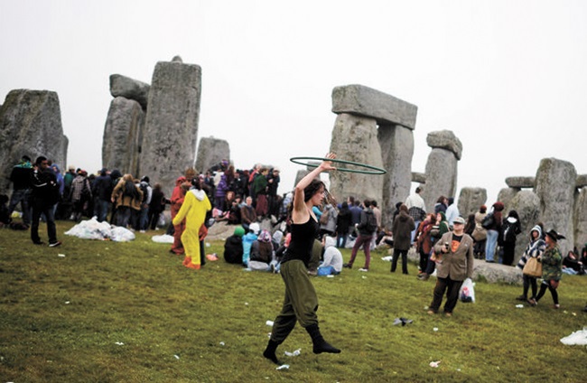Les festivals à voir une fois dans sa vie : Fête du solstice d’été à Stonehenge (Grande-Bretagne) Les festivals à voir une fois dans sa vie : Fête du solstice d’été à Stonehenge (Grande-Bretagne)