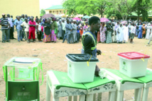 Le scrutin au Nigeria entaché de problèmes techniques Le scrutin au Nigeria entaché de problèmes techniques