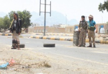 Le palais présidentiel d’Aden évacué par les rebelles chiites après des raids aériens de la coalition Le palais présidentiel d’Aden évacué par les rebelles chiites après des raids aériens de la coalition