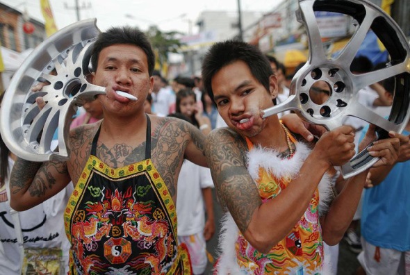 Les festivals à voir une fois dans sa vie : Festival végétarien (Thaïlande) Les festivals à voir une fois dans sa vie : Festival végétarien (Thaïlande)