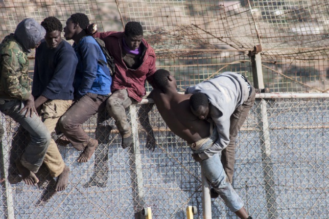 Le PSOE conteste devant le Tribunal constitutionnel la loi d’expulsion des migrants vers le Maroc