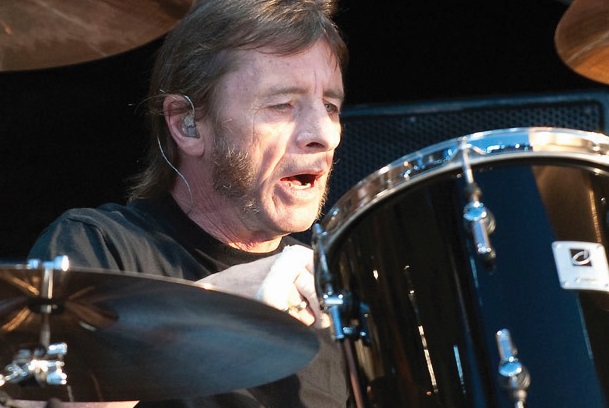 ​Le batteur d'AC/DC  Phil Rudd plaide  coupable de  menaces de mort